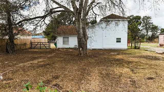 $1,300 | 508 North Madison Street, Madisonville, TX 77864