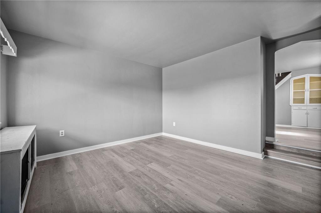 427 Price Braddock, PA 15104 - Photo 4 of 26