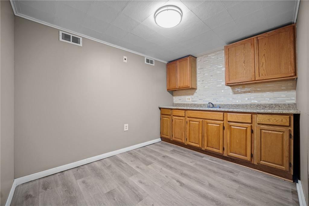 427 Price Braddock, PA 15104 - Photo 8 of 26