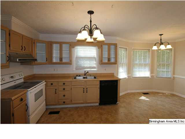 822 Apache Pass Anniston, AL 36206 - Photo 4 of 16