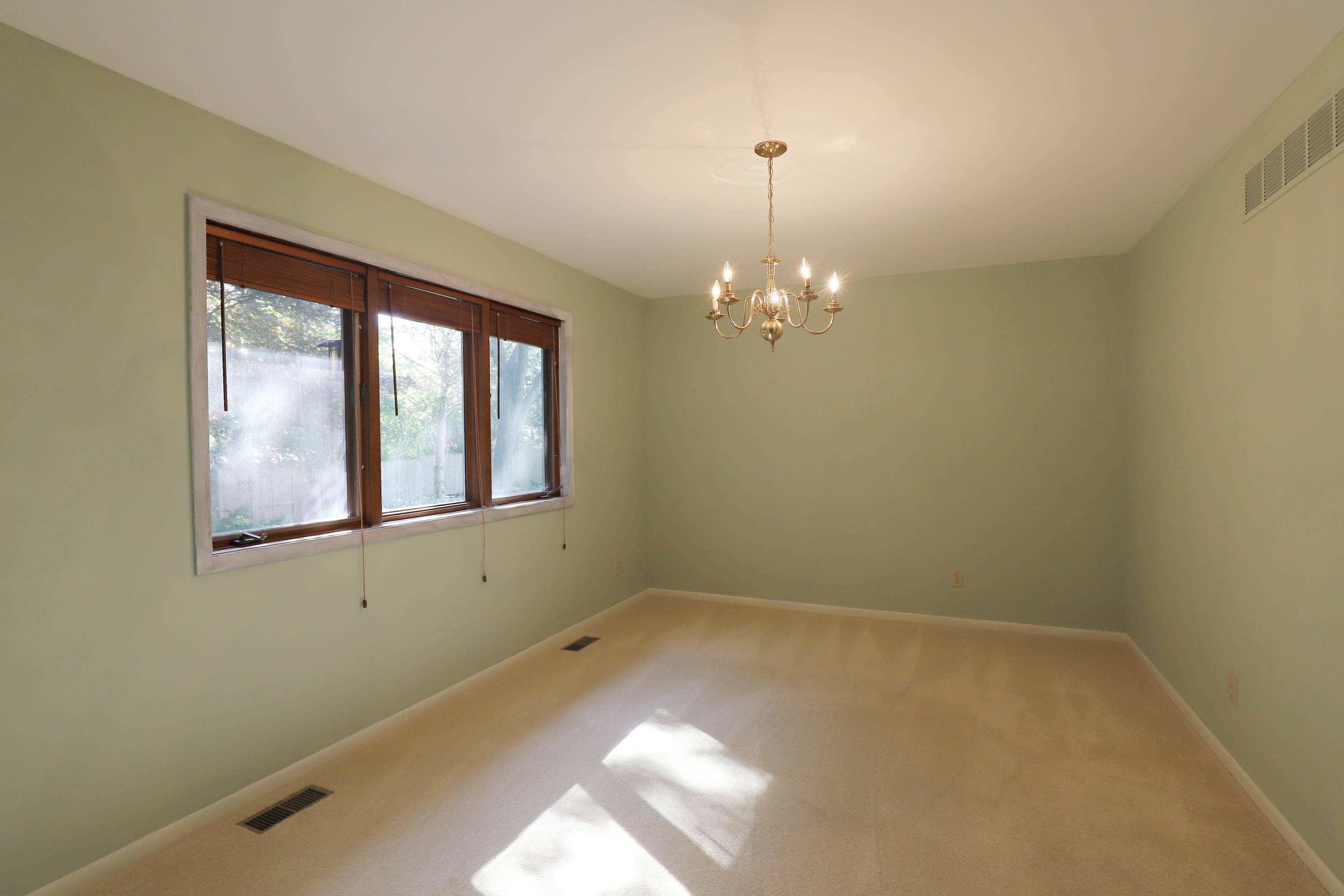 3141 Old Farm Road Flint, MI 48507 - Photo 9 of 33 50154252-53210a3d-0e35-4d2b-9c80-35ebe3f68431.JPG