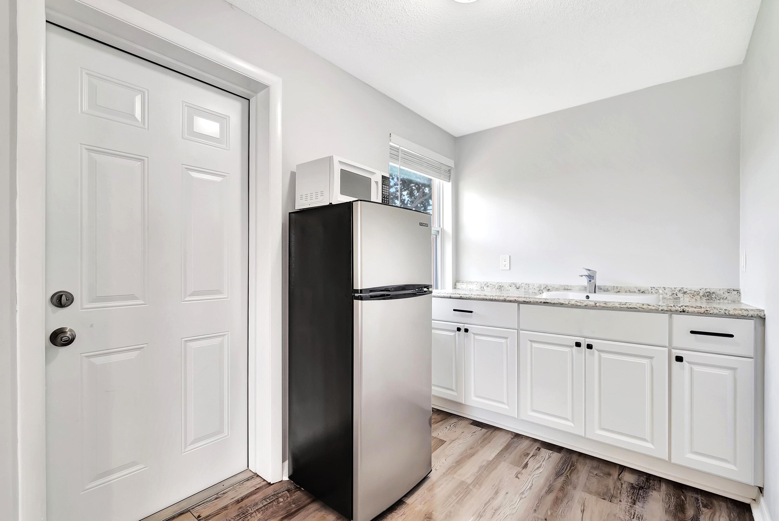 7611 Spirea Drive Port Richey, FL 34668 - Photo 24 of 31 Kitchenette