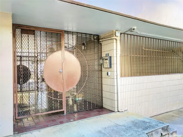 $2,300 | Undisclosed Address, Honolulu, HI 96822