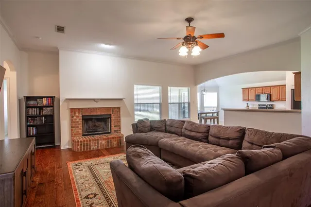 $369,900 | 1109 Linden Drive, Burleson, TX 76028
