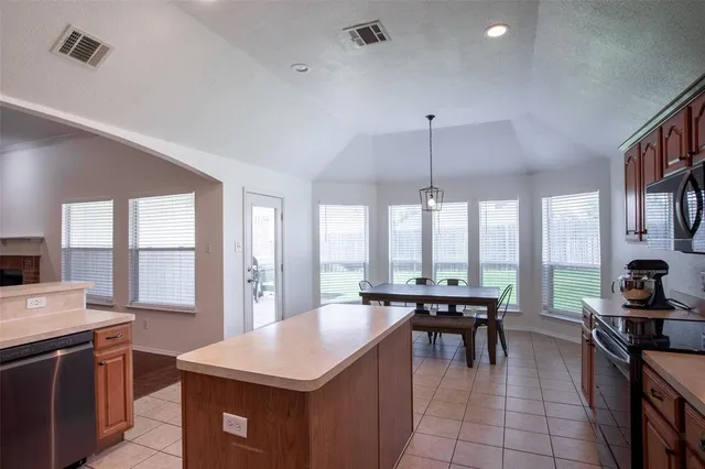 $369,900 | 1109 Linden Drive, Burleson, TX 76028