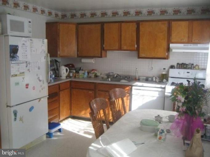 611 Denham Road Rockville, MD 20851 - Photo 4 of 11 Kitchen