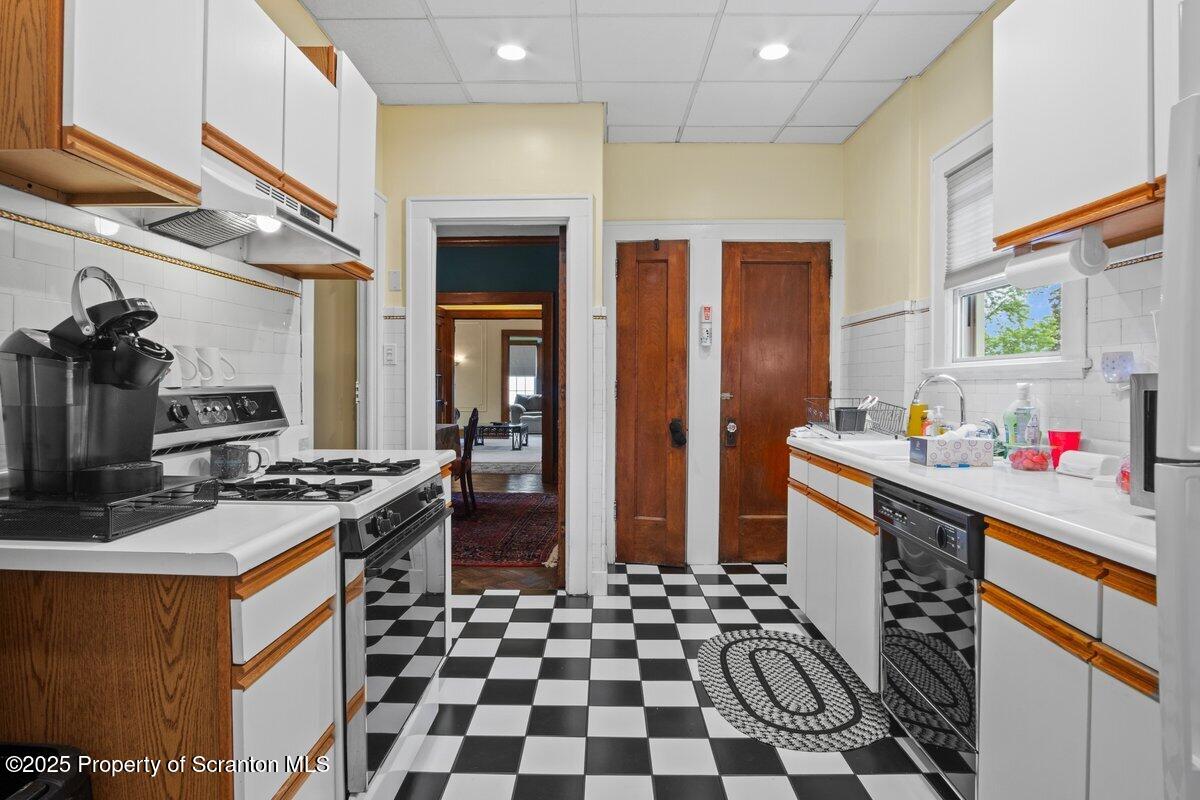 739 Moosic Street Scranton, PA 18505 - Photo 15 of 43 Kitchen