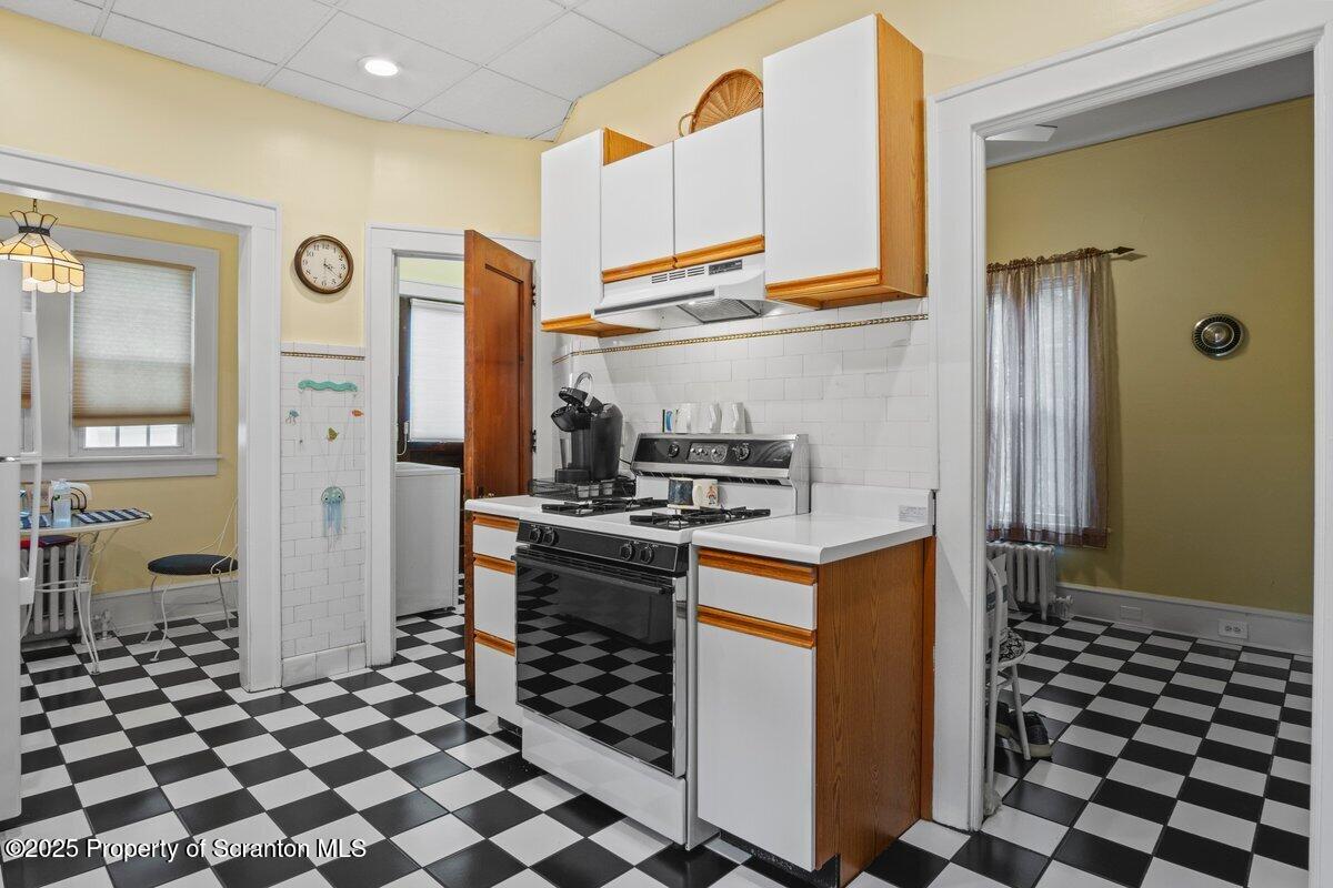 739 Moosic Street Scranton, PA 18505 - Photo 16 of 43 Kitchen