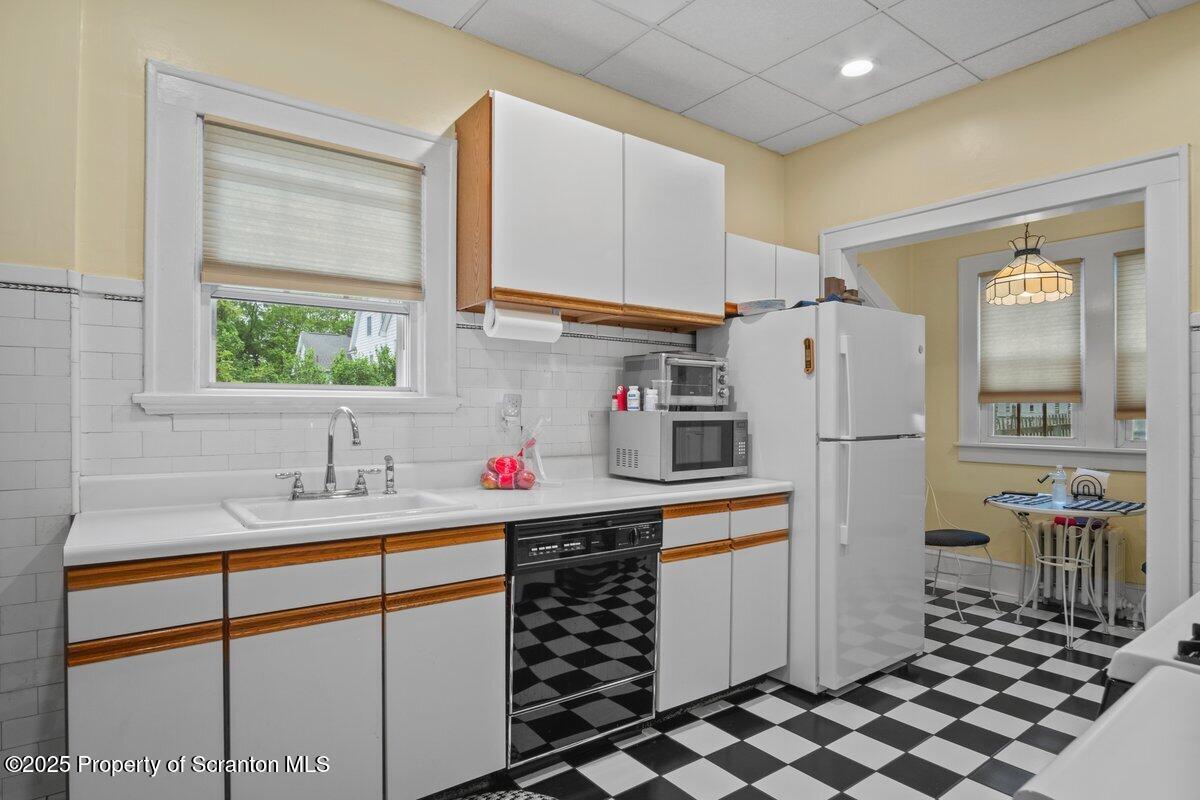 739 Moosic Street Scranton, PA 18505 - Photo 17 of 43 Kitchen