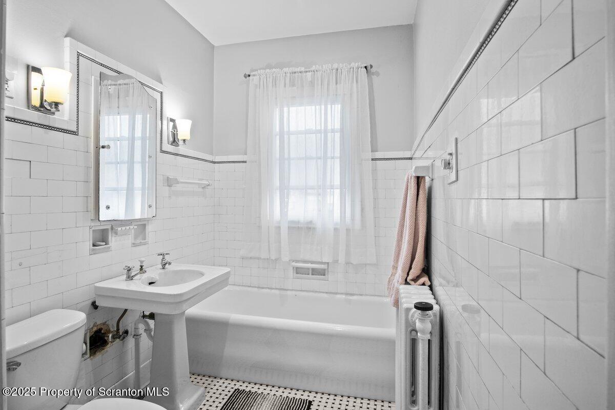 739 Moosic Street Scranton, PA 18505 - Photo 36 of 43 full bathroom