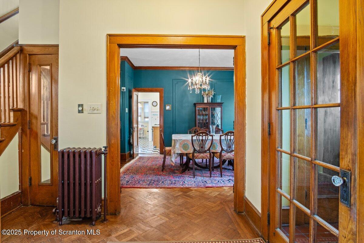 739 Moosic Street Scranton, PA 18505 - Photo 8 of 43 foyer