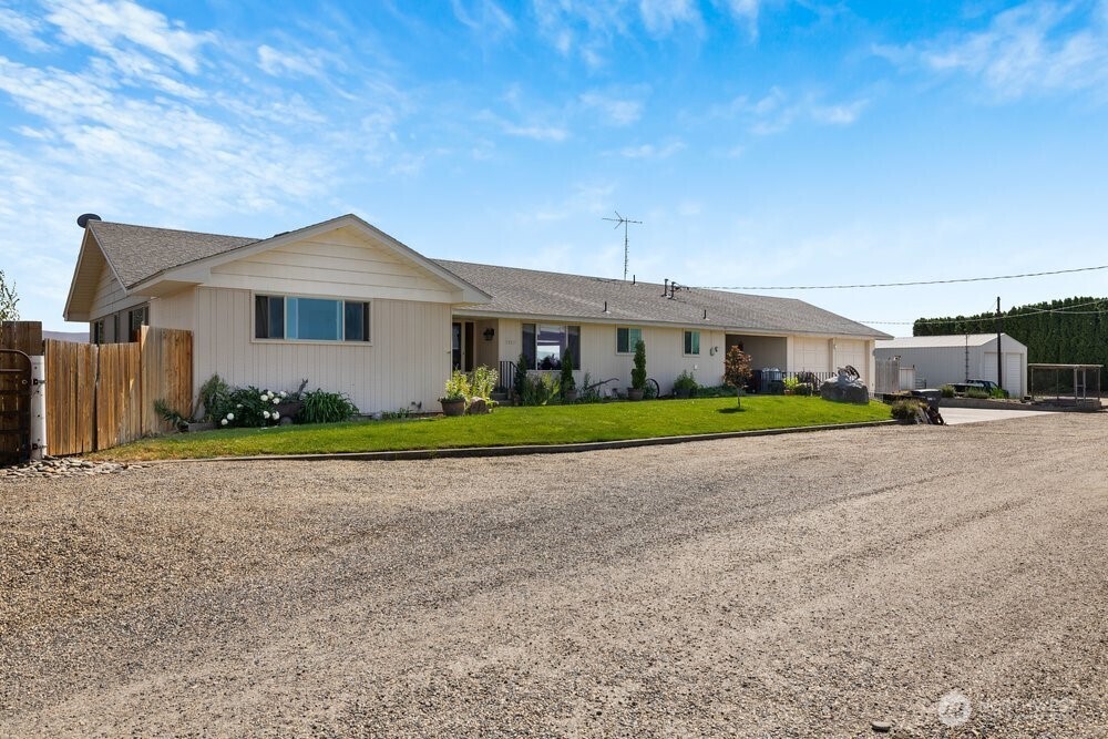 7802 Hicks Road Grandview, WA 98930 - Photo 21 of 31