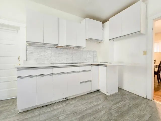 $260,000 | 481 Division Street, Elgin, IL 60120