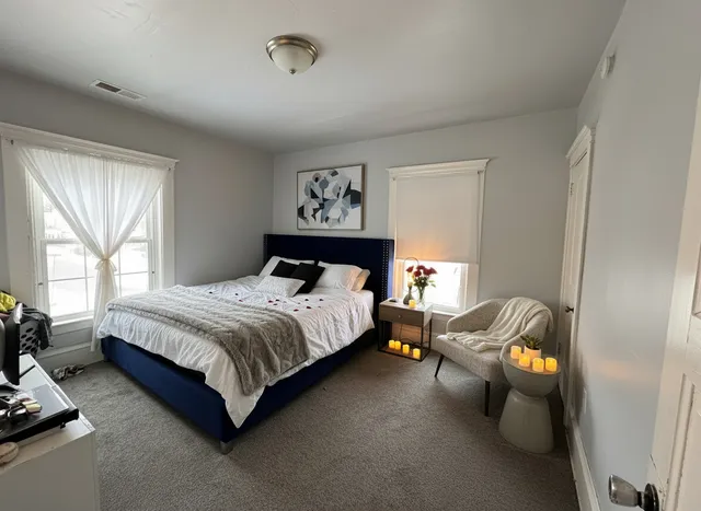 $260,000 | 481 Division Street, Elgin, IL 60120