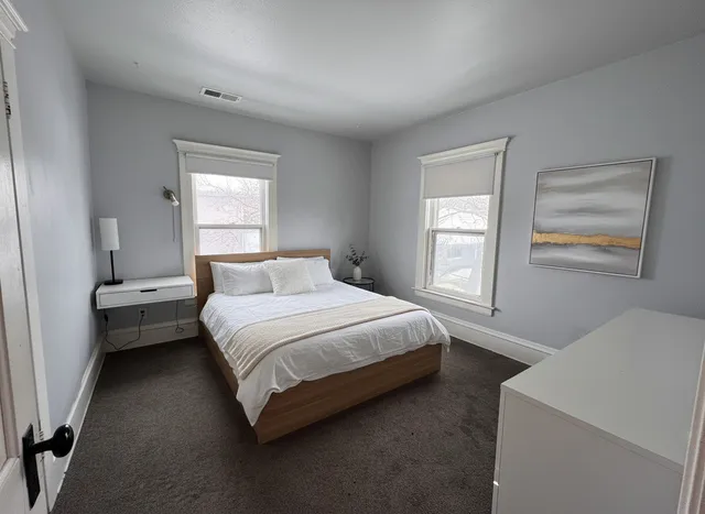 $260,000 | 481 Division Street, Elgin, IL 60120