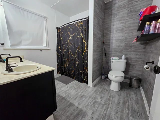 $260,000 | 481 Division Street, Elgin, IL 60120