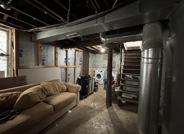 $260,000 | 481 Division Street, Elgin, IL 60120