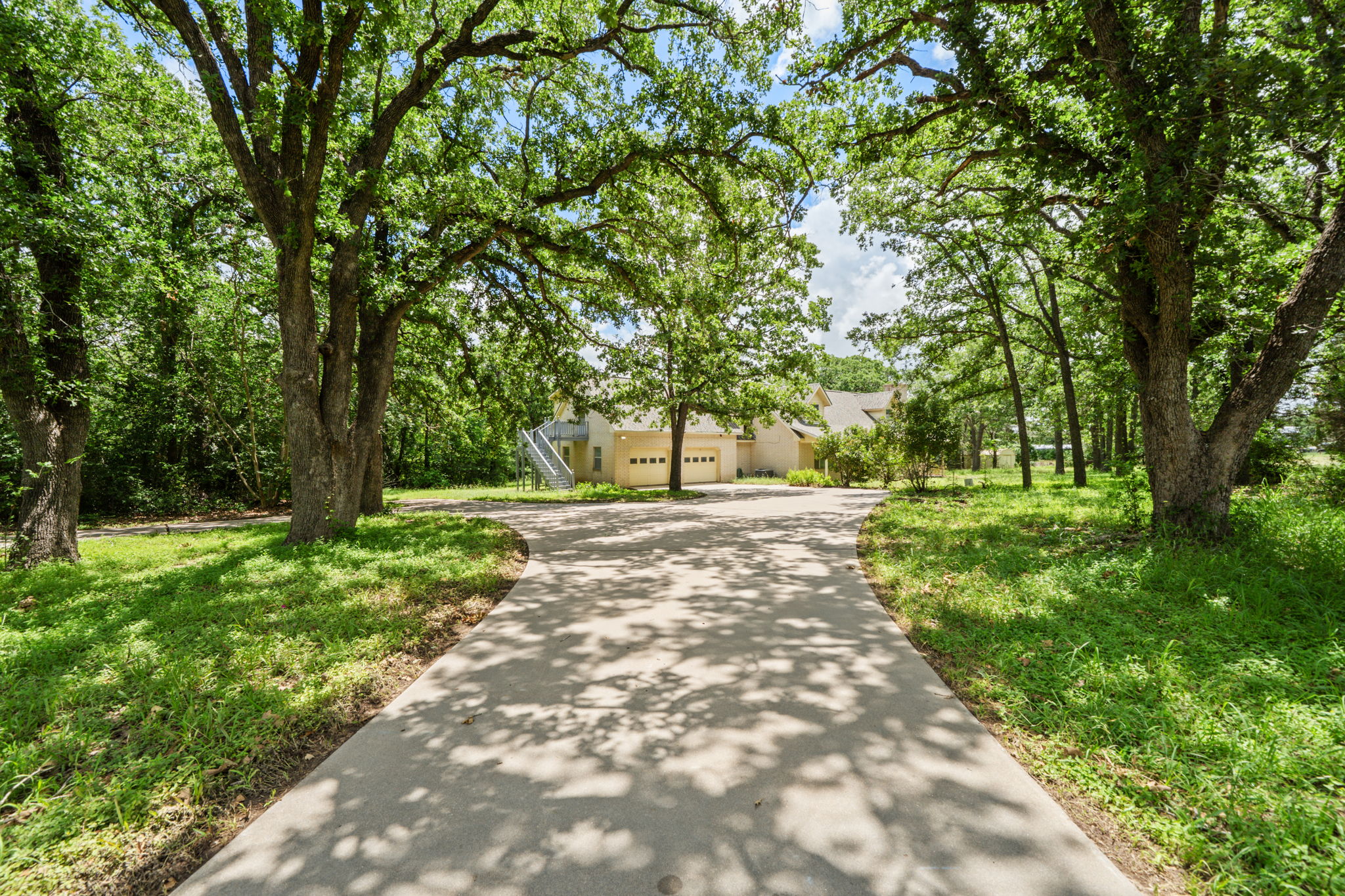 272 Old Coach Lane Elgin, TX 78621 - Photo 5 of 39