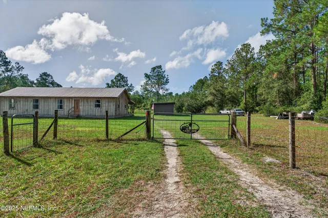 a view of a house with a backyard
