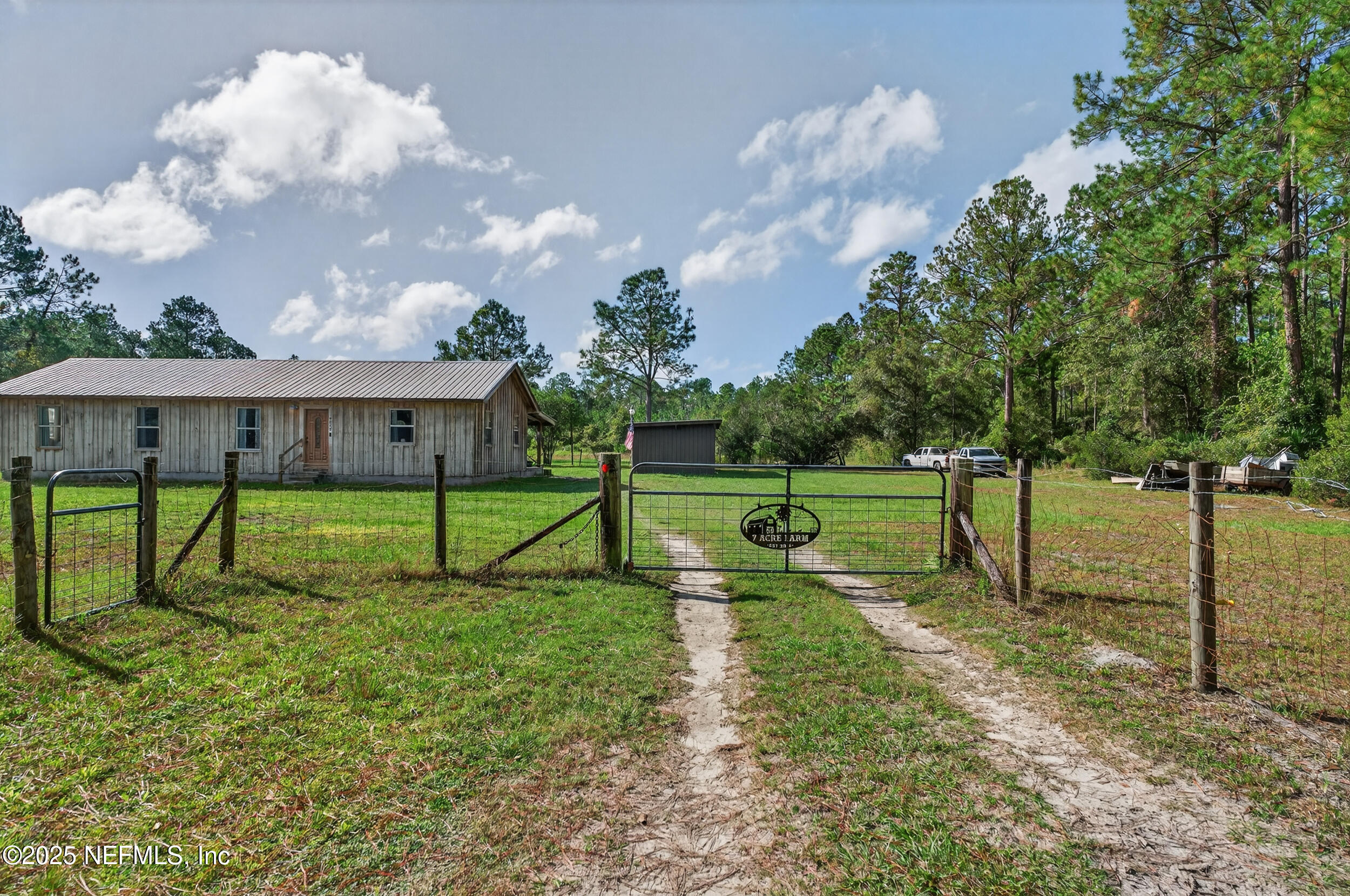 a view of a house with a backyard