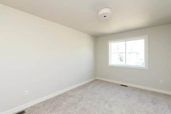 $329,900 | 806 7th Street North, Fargo, ND 58102