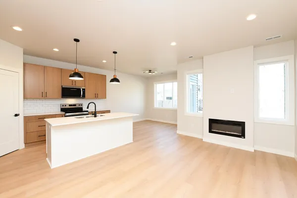 $329,900 | 806 7th Street North, Fargo, ND 58102