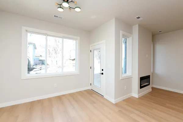 $329,900 | 806 7th Street North, Fargo, ND 58102