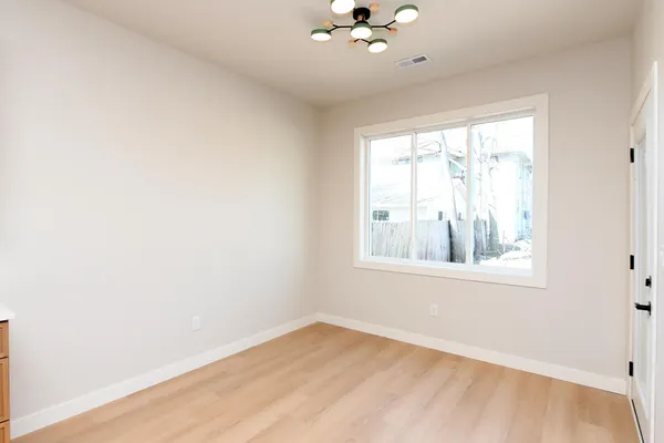 $329,900 | 806 7th Street North, Fargo, ND 58102