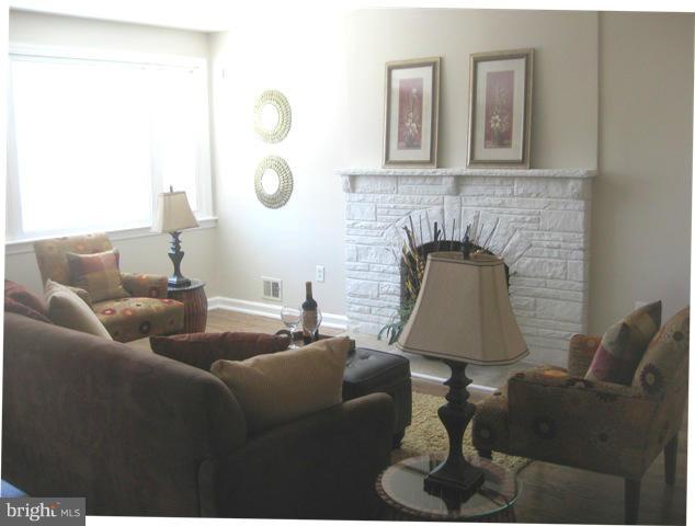 109 Cabin Branch Road Capitol Heights, MD 20743 - Photo 5 of 12 Living Room