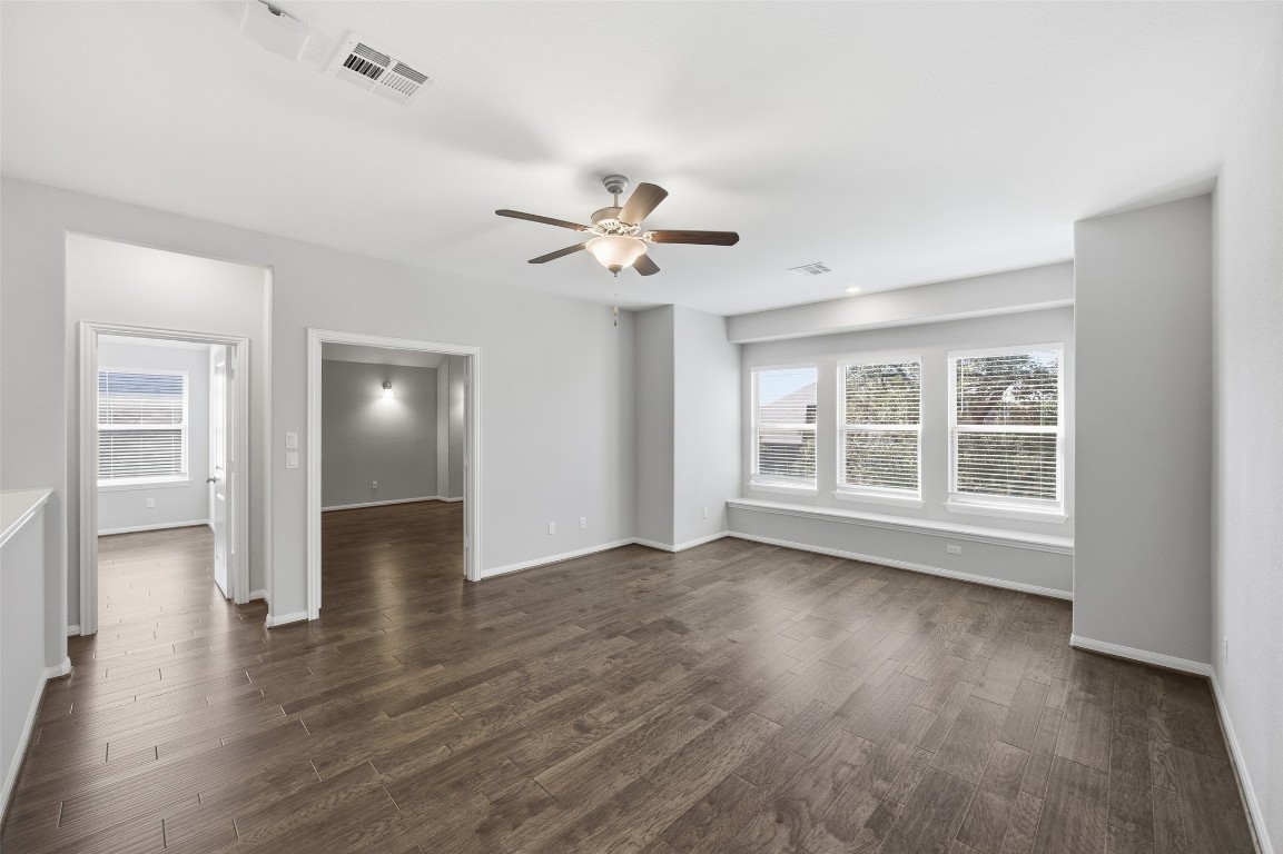 103 County Road 180, Unit 35 Leander, TX 78641 - Photo 20 of 31 Open/flex area at the top of the stairs.