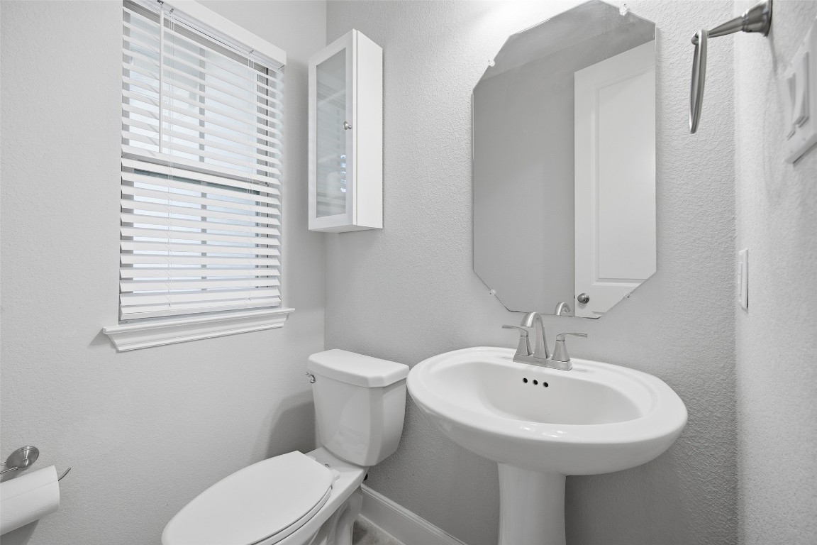 103 County Road 180, Unit 35 Leander, TX 78641 - Photo 6 of 31 Half bathroom