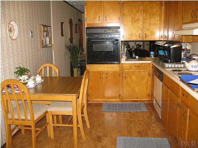 5200 Cerny Road Pensacola, FL 32526 - Photo 5 of 19 Breakfast area