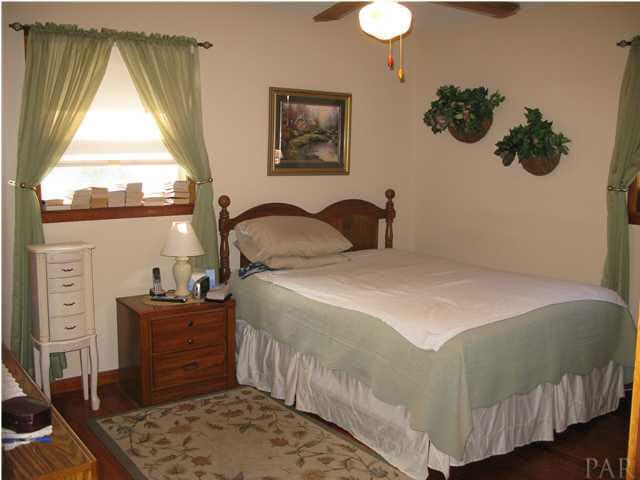 5200 Cerny Road Pensacola, FL 32526 - Photo 9 of 19 Master bedroom