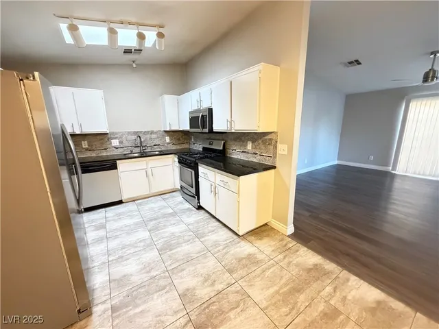 $1,520 | 1913 Poppy Hill Street, Las Vegas, NV 89106