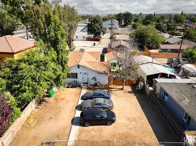 a picture of houses with outdoor space