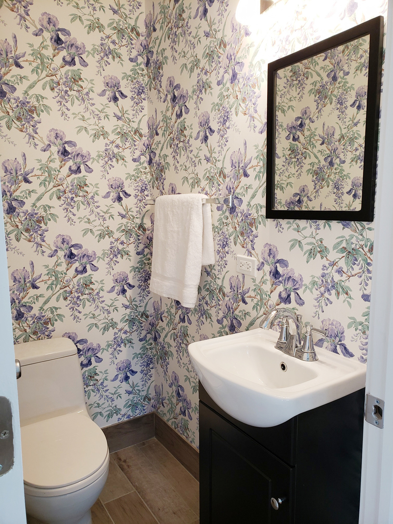 57 Northgate Road Riverside, IL 60546 - Photo 18 of 28 a bathroom with a toilet sink and mirror