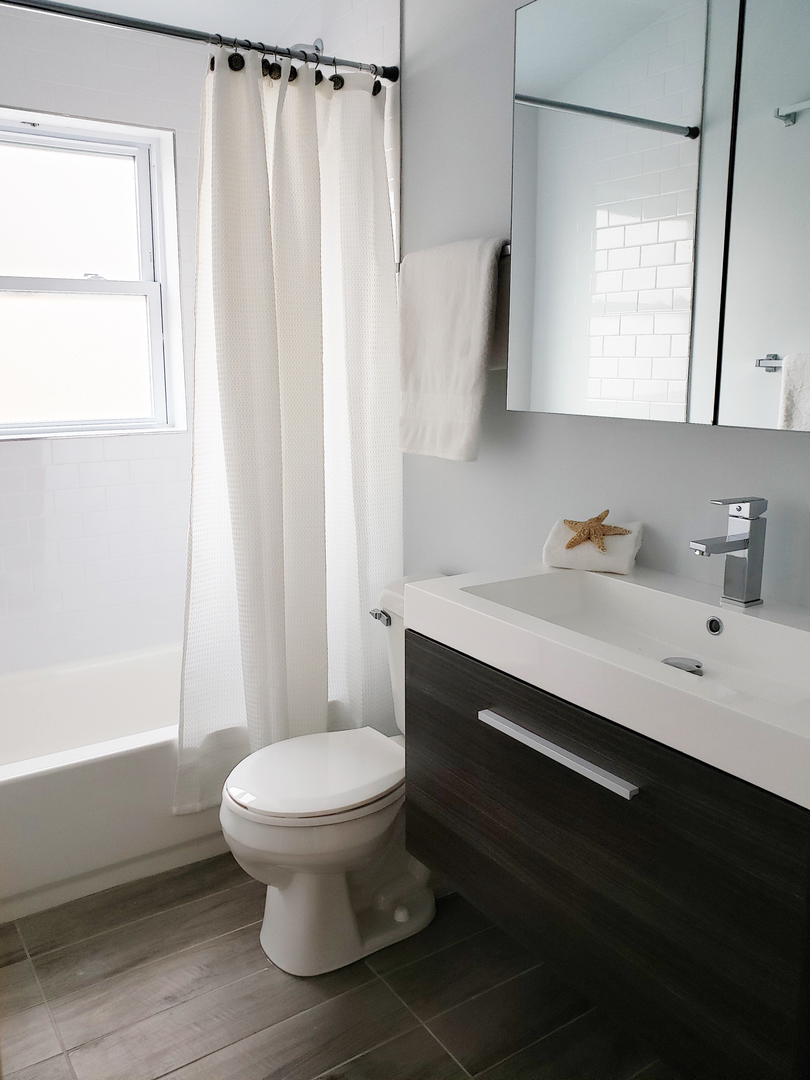 57 Northgate Road Riverside, IL 60546 - Photo 20 of 28 a bathroom with a sink toilet and shower