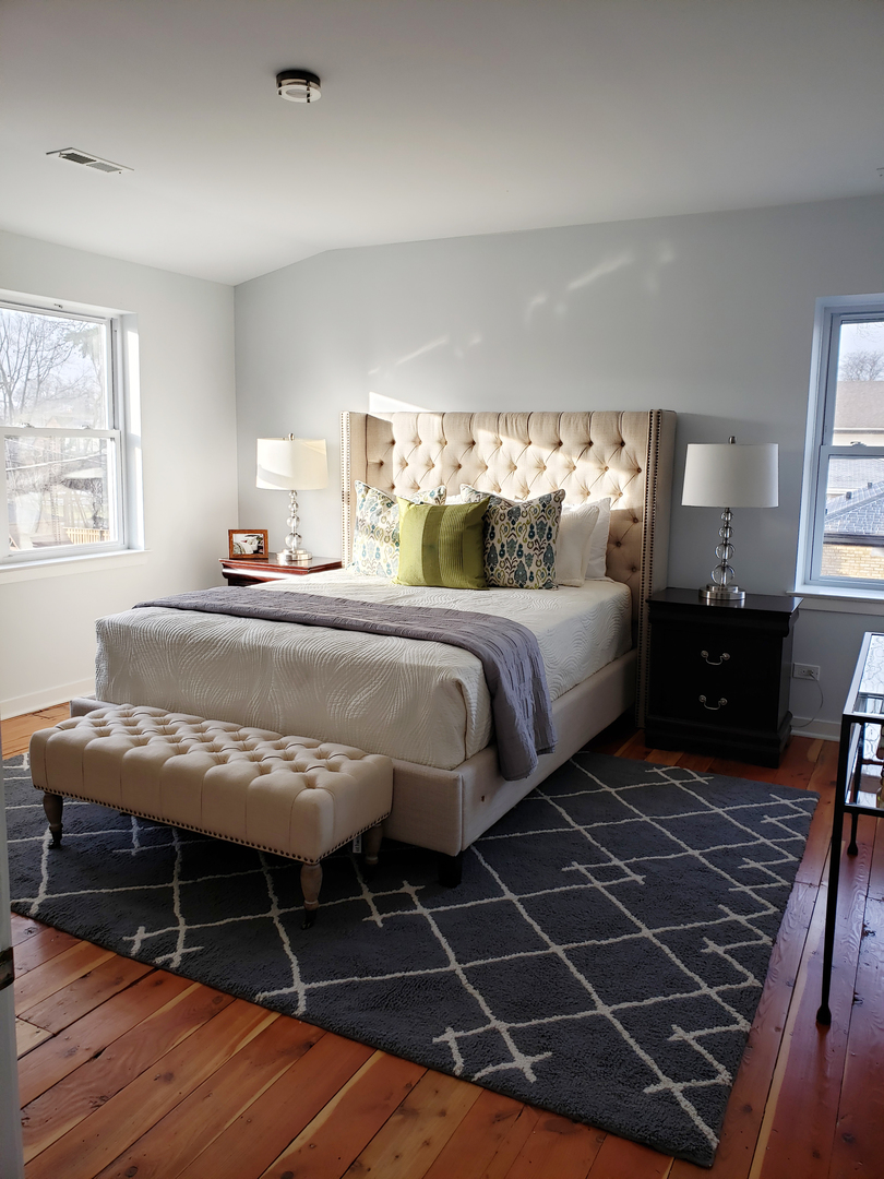 57 Northgate Road Riverside, IL 60546 - Photo 22 of 28 a bedroom with a bed and a table in it