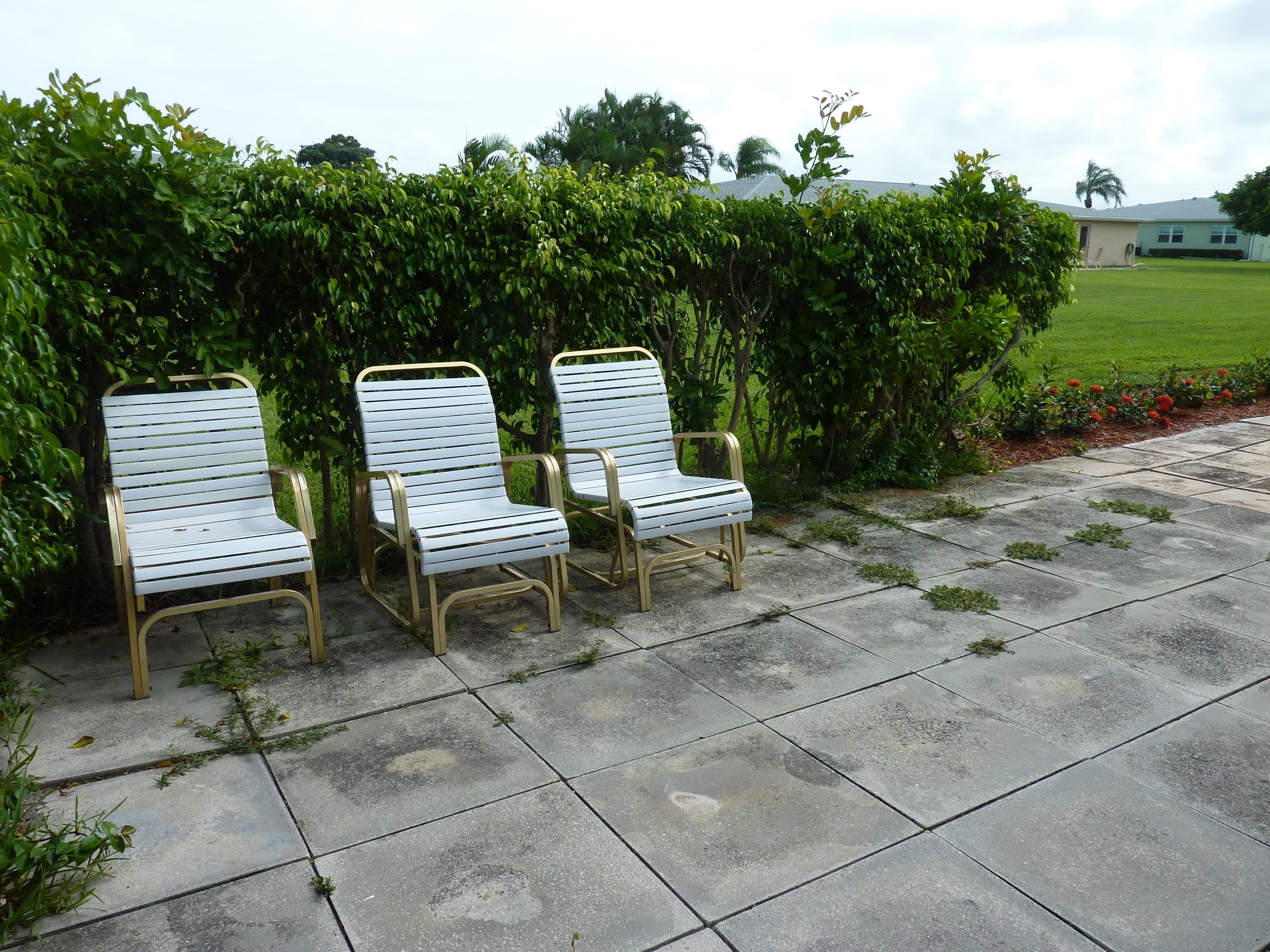 170 North High Point, Unit C Boynton Beach, FL 33435 - Photo 23 of 37 Back Patio with privacy hedge