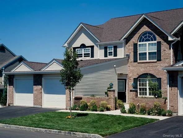 $3,495 | 16 Overlook Drive, Unit 16, Farmingville, NY 11738