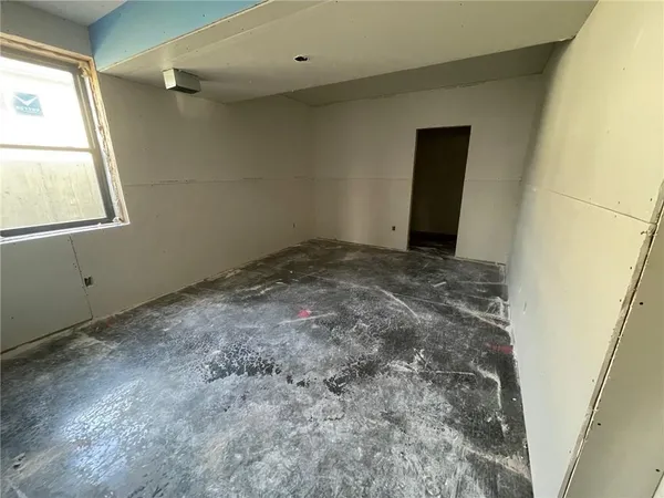 $695,000 | 1824 Homestead Drive, Liberty, MO 64068