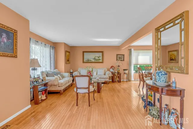 $949,000 | 6 Vail Drive, Old Bridge, NJ 07747