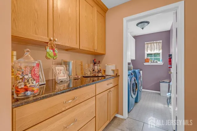 $949,000 | 6 Vail Drive, Old Bridge, NJ 07747