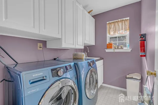 $949,000 | 6 Vail Drive, Old Bridge, NJ 07747