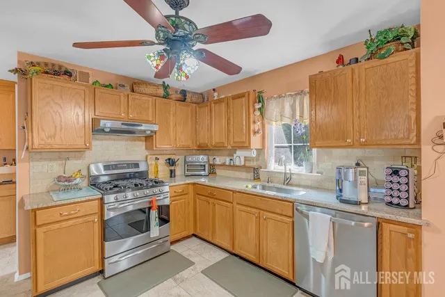 $949,000 | 6 Vail Drive, Old Bridge, NJ 07747