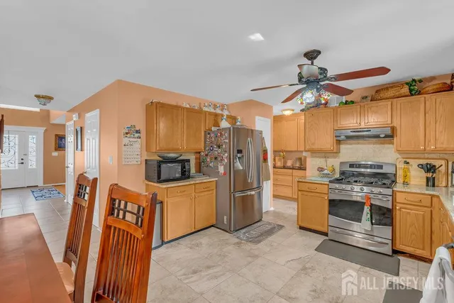 $949,000 | 6 Vail Drive, Old Bridge, NJ 07747