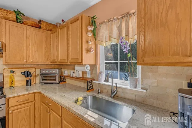 $949,000 | 6 Vail Drive, Old Bridge, NJ 07747