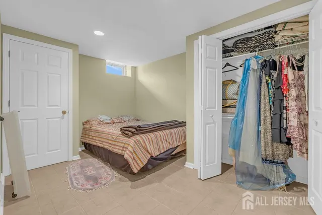 $949,000 | 6 Vail Drive, Old Bridge, NJ 07747