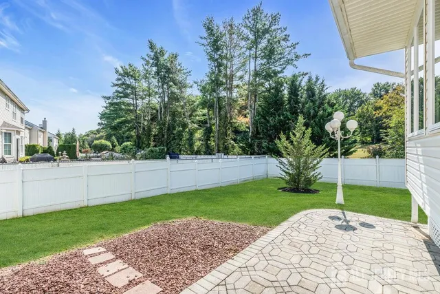 $949,000 | 6 Vail Drive, Old Bridge, NJ 07747