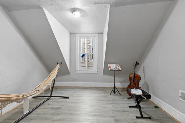 3312 West Scott Street, Unit 3314 Milwaukee, WI 53215 - Photo 19 of 21 Upper Bedroom